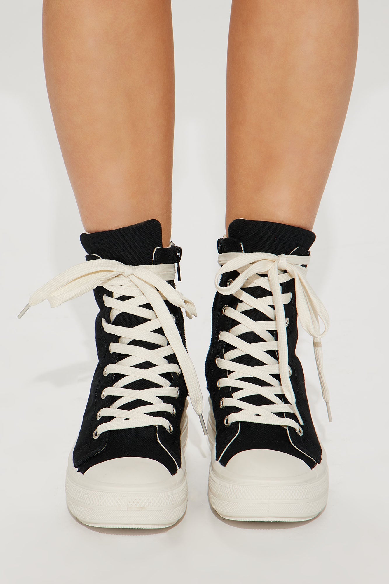 Feel A Way Sneakers - Black