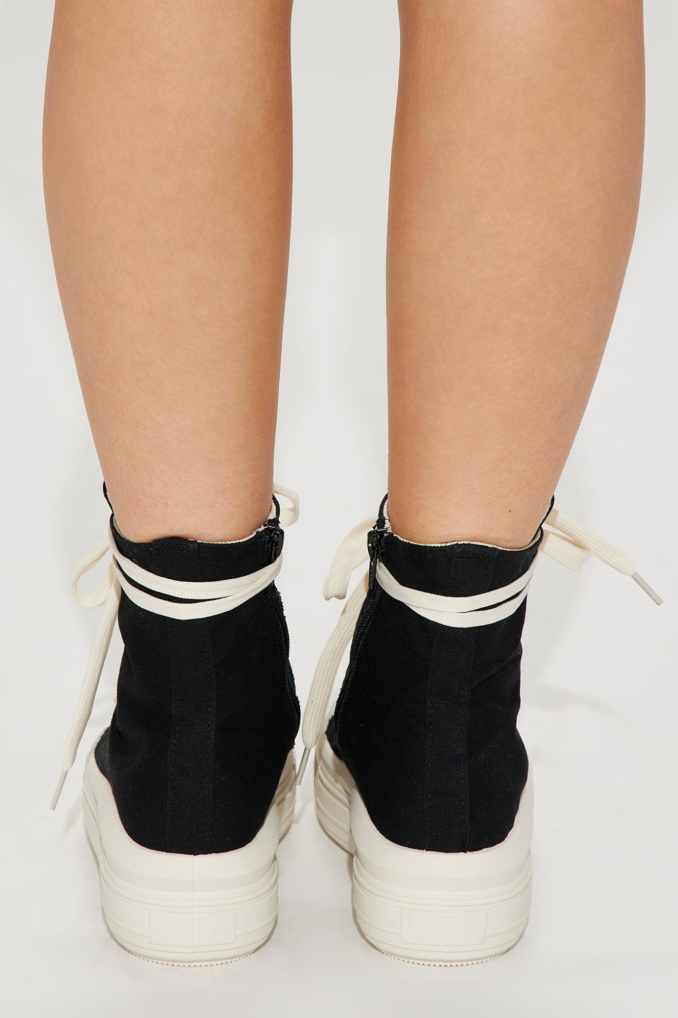 Feel A Way Sneakers - Black